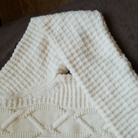 CLUB MONACO Cropped Turtleneck - Picture 3 of 4